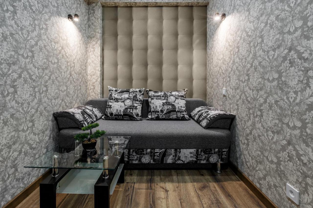 Apartment In The Center! Panoramic Windows! Fireplace! Chisinau Bagian luar foto