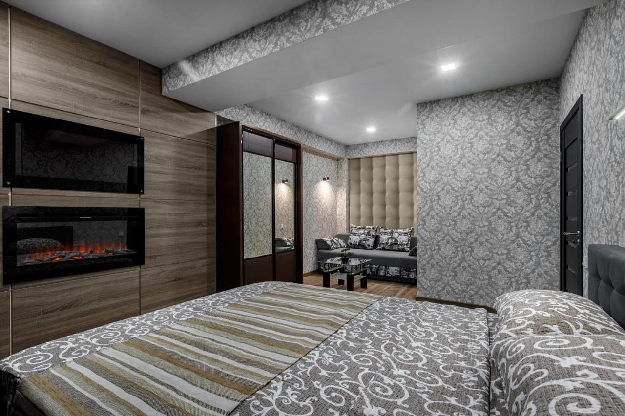 Apartment In The Center! Panoramic Windows! Fireplace! Chisinau Bagian luar foto