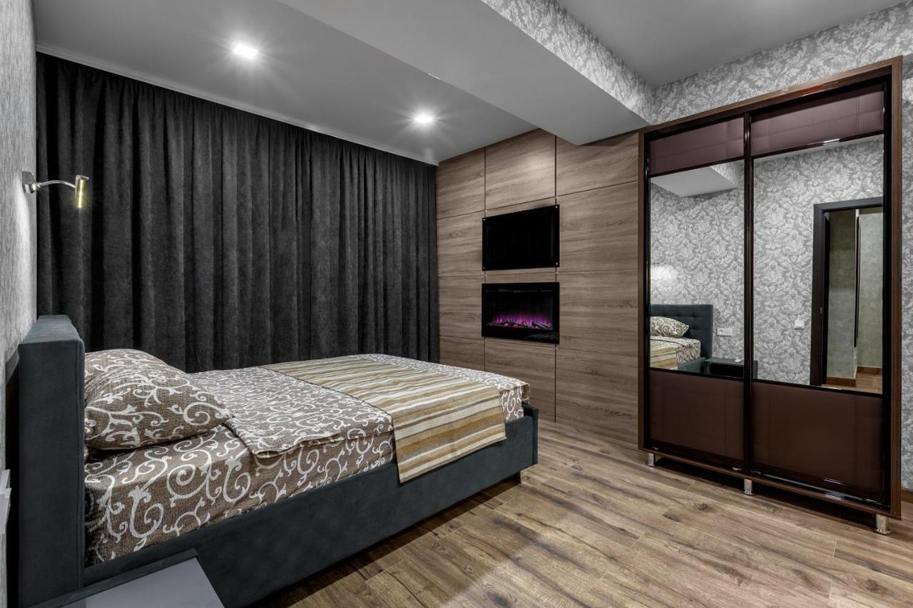 Apartment In The Center! Panoramic Windows! Fireplace! Chisinau Bagian luar foto