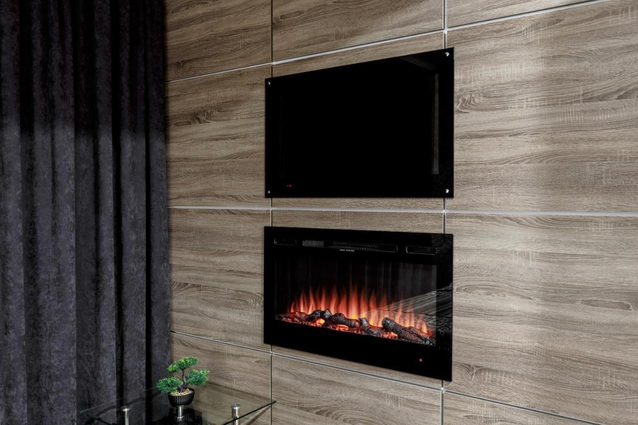 Apartment In The Center! Panoramic Windows! Fireplace! Chisinau Bagian luar foto